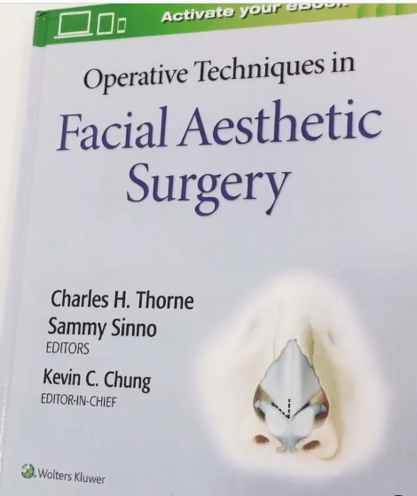 Cirugía de párpados: Técnicas en Cirugía Estética Facial de Wolters Kluwer.